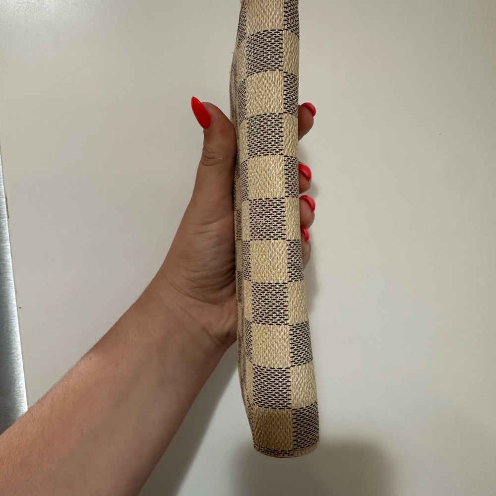 Louis Vuitton Damier Azur Wallet in Cream and Gray - Picture 12 of 13